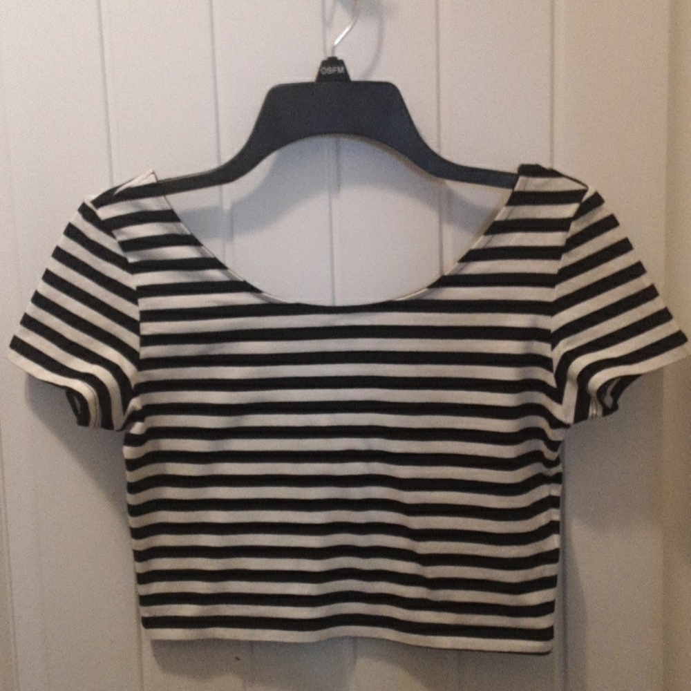 H&M BRAND / CROP TOP / JUNIOR'S SIZE SMALL